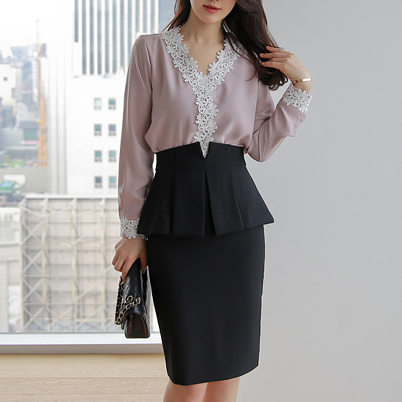 High-waisted womens knee length shorts in black
