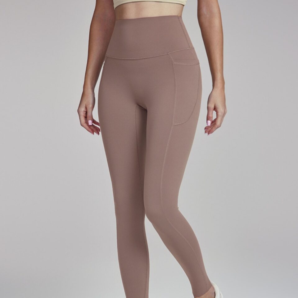 Slim fit ladies yoga pants in chocolate